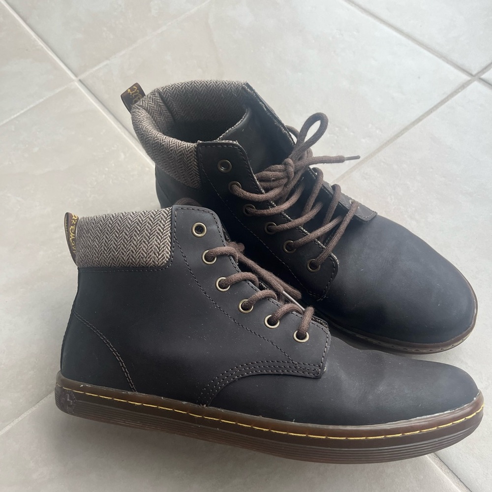 Dr. Martens Women’s Maelly padded collar, brown leather. Size 10. Ankle boot